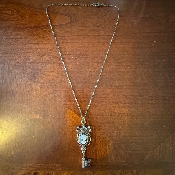 Victorian, Ornate, Crystal Cameo Silhouette Key, Vintage Inspired, Goth Necklace - Picture 6 of 10